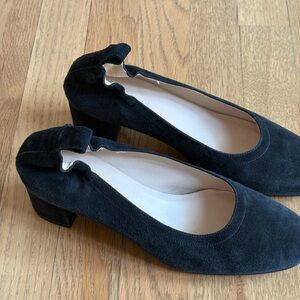 Classy Everlane Day Heel Pumps Black Suede Ballerina. Great condition.